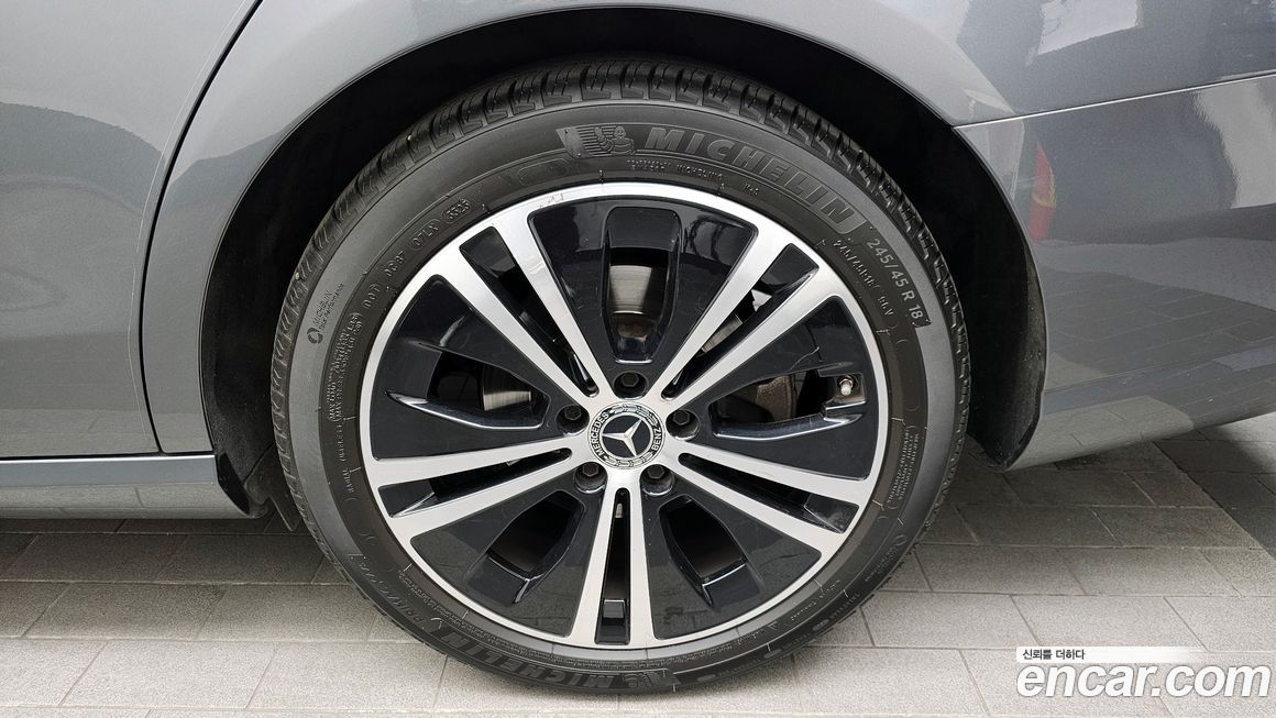 Mercedes-Benz E-Class 2021