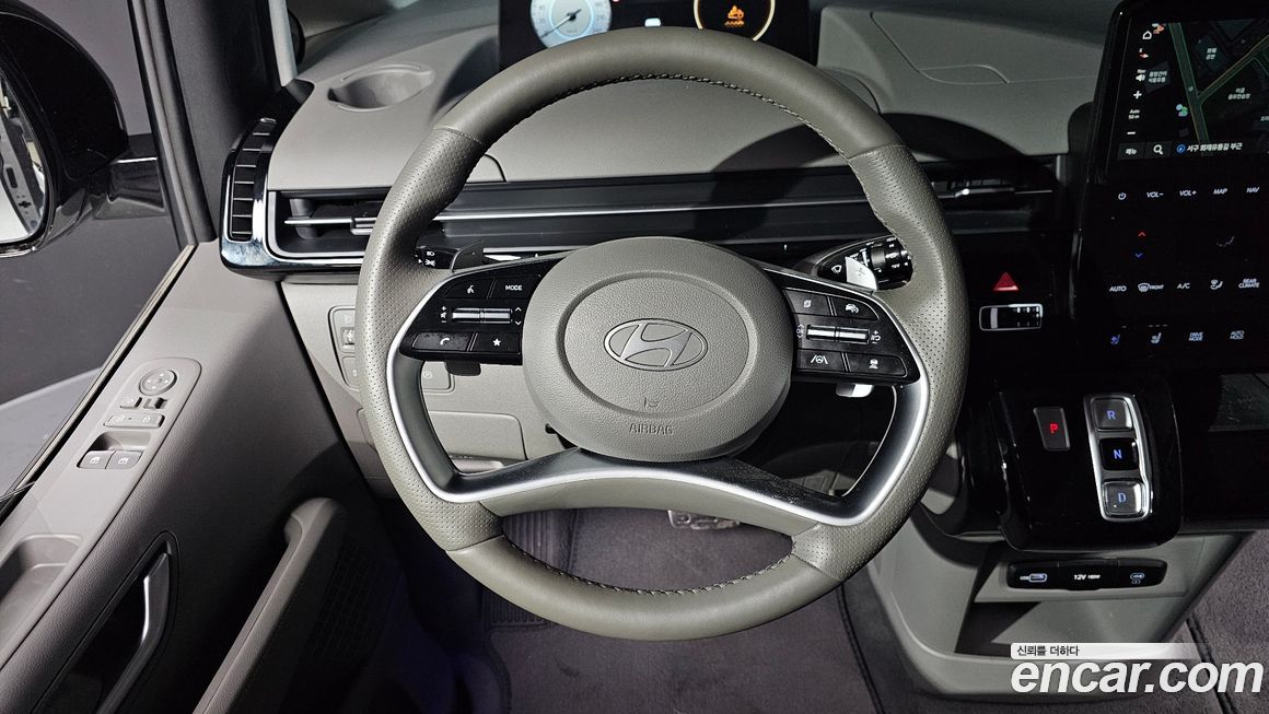Hyundai Staria 2025