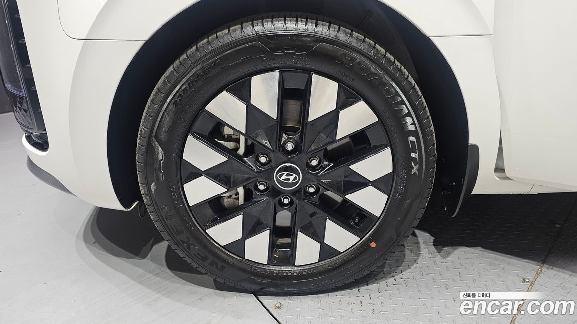 Hyundai Staria 2025