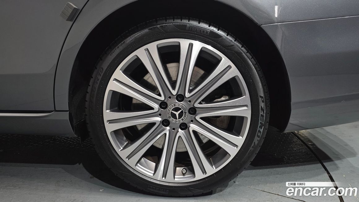 Mercedes-Benz E-Class 2021