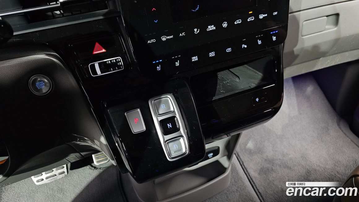 Hyundai Staria 2025