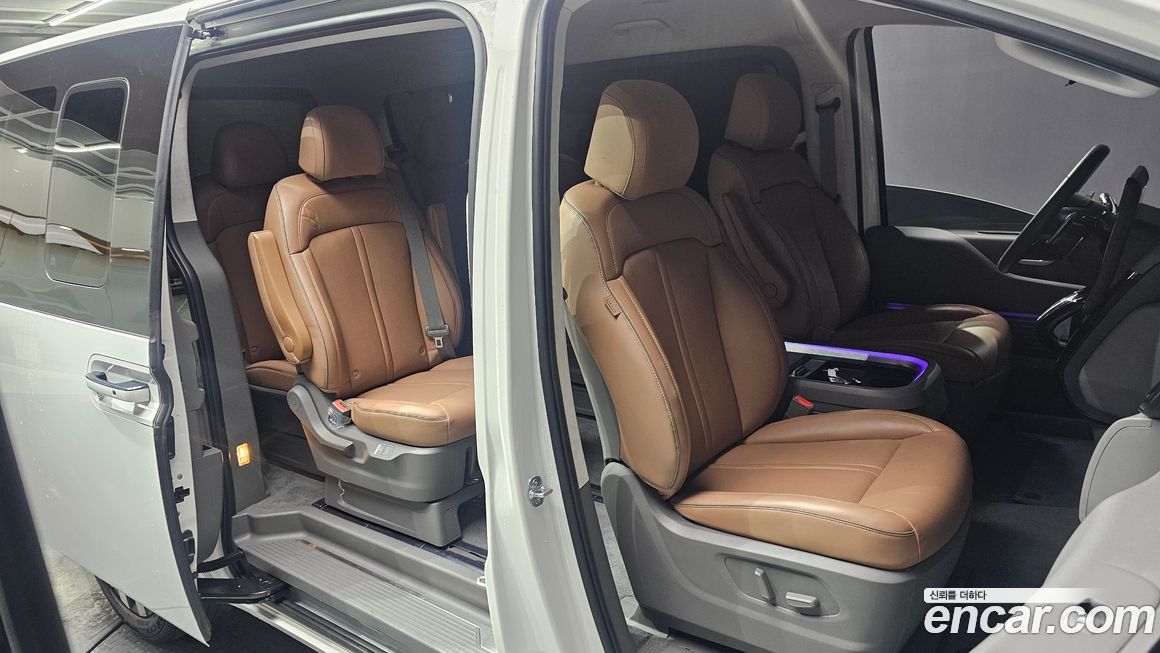 Hyundai Staria 2025