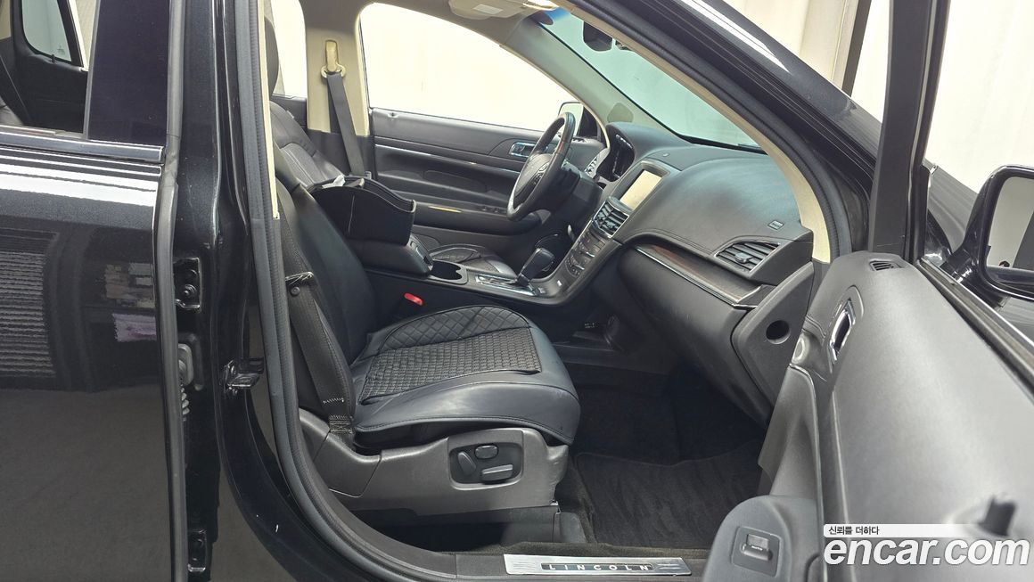 Lincoln MKT 2014