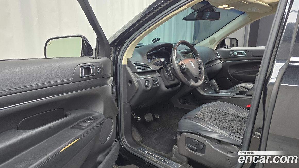 Lincoln MKT 2014