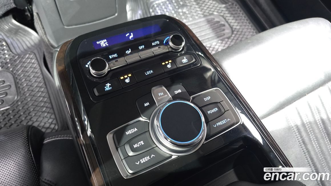 Genesis EQ900 2016