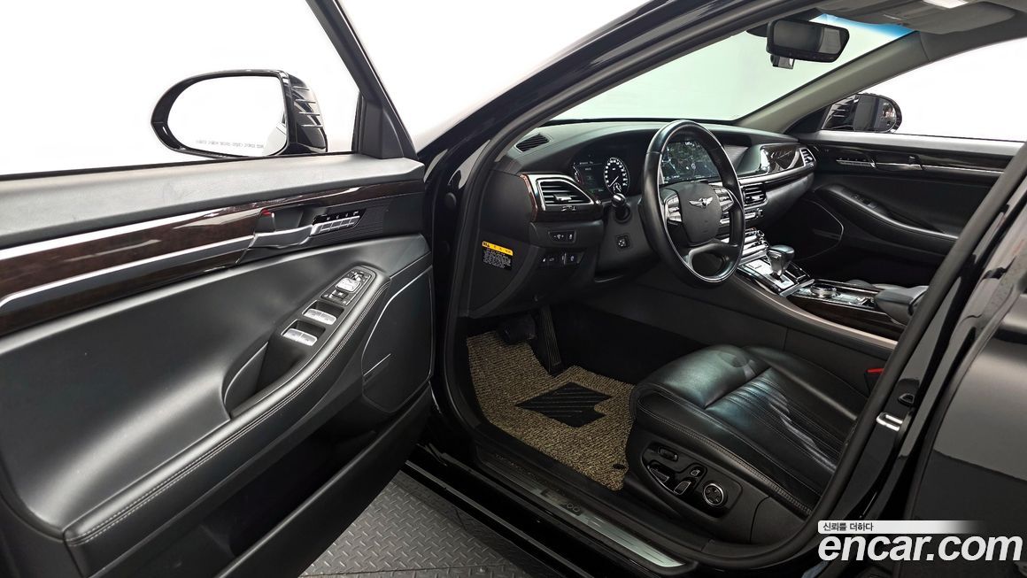 Genesis EQ900 2017