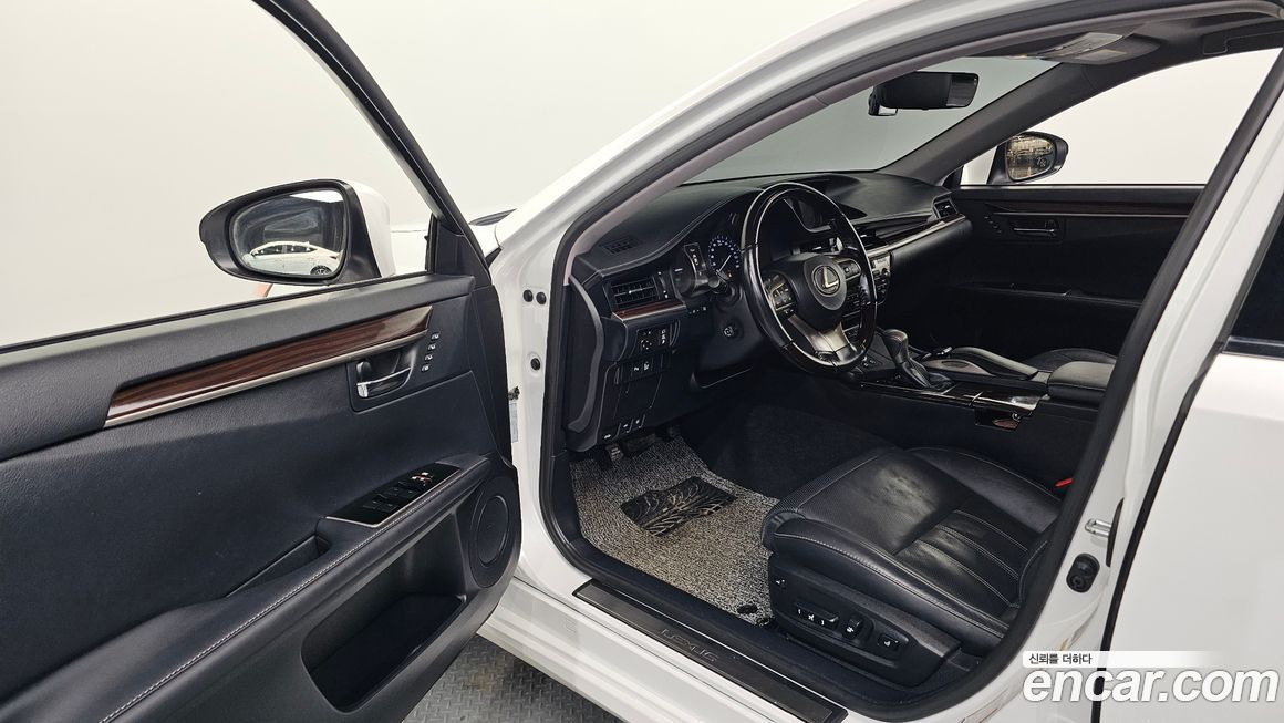 Lexus ES 2016