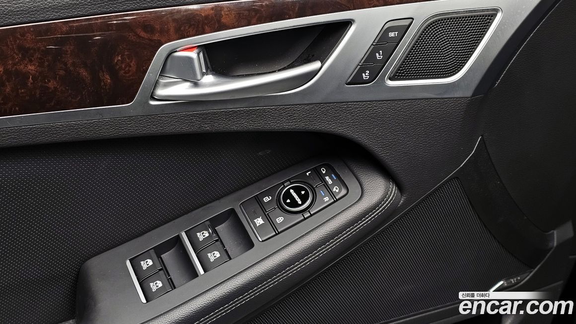 Hyundai Genesis 2016