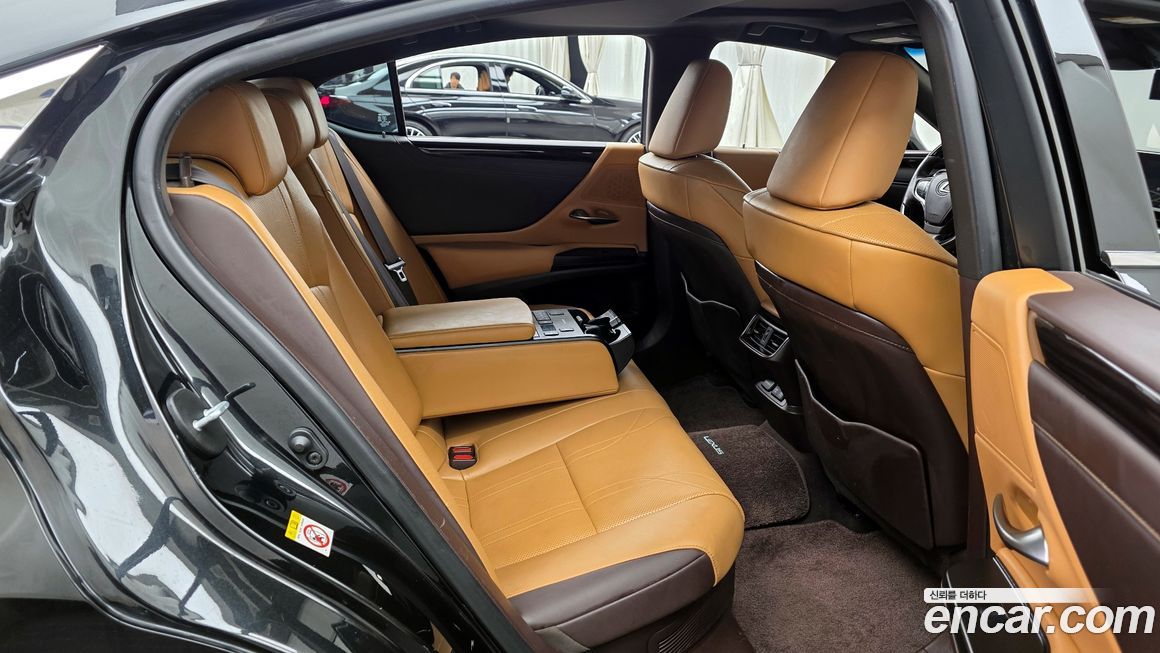 Lexus ES 2019