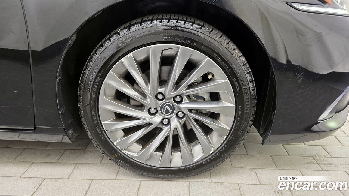 Lexus ES 2019