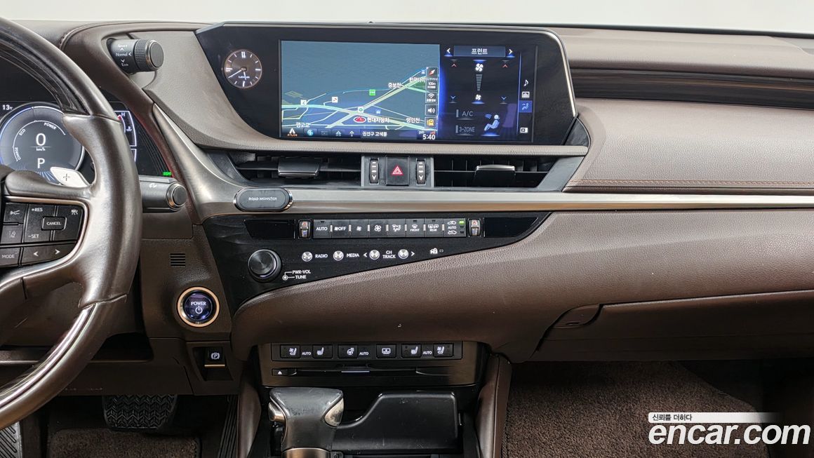 Lexus ES 2019
