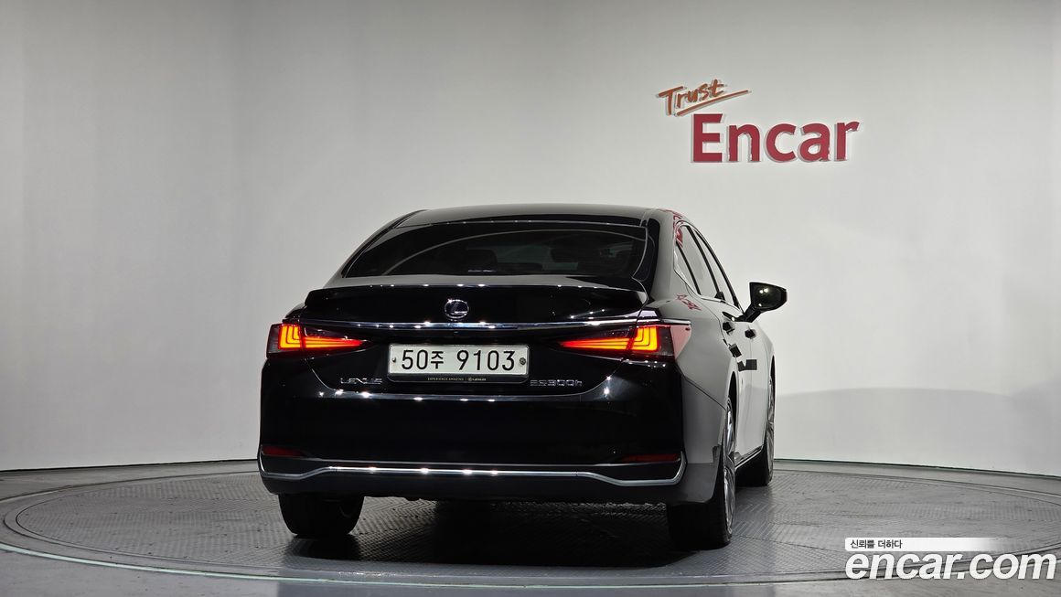 Lexus ES 2019