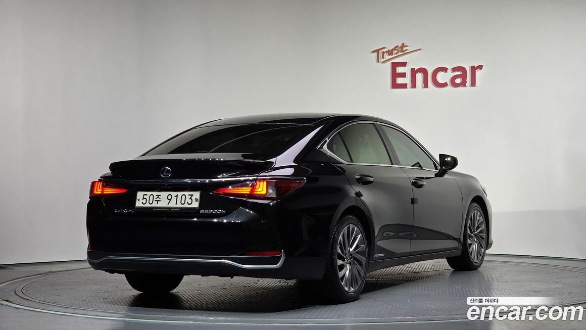Lexus ES 2019