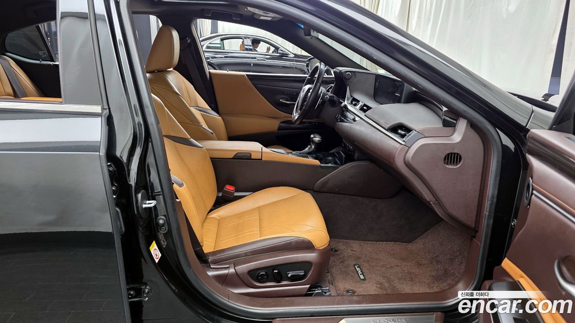 Lexus ES 2019