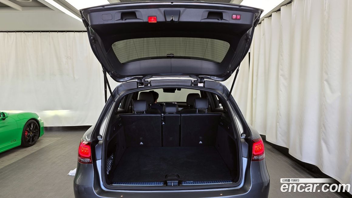 Mercedes-Benz GLC-Class 2021