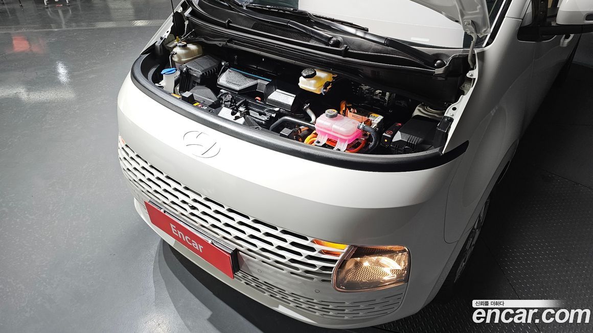 Hyundai Staria 2025