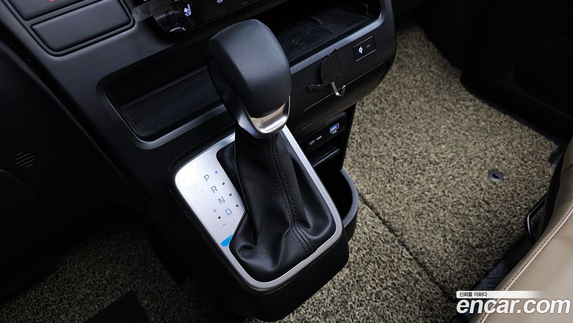 Hyundai Staria 2025
