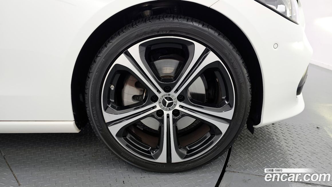 Mercedes-Benz C-Class 2023