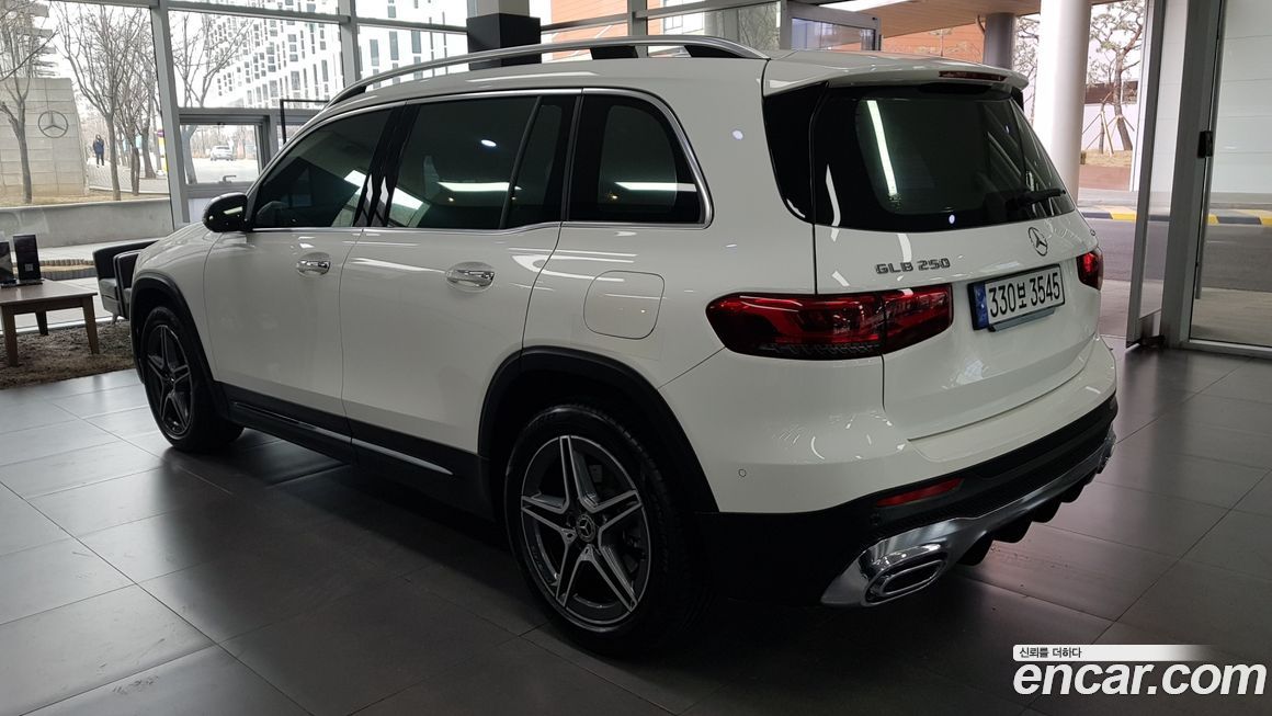 Mercedes-Benz GLB-Class 2023