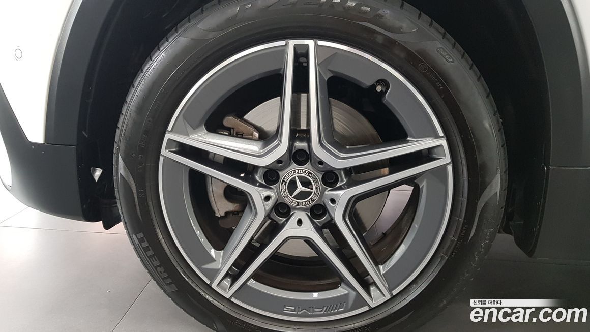 Mercedes-Benz GLB-Class 2023