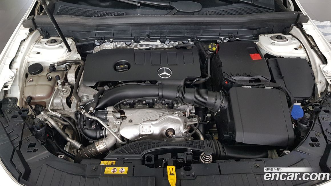 Mercedes-Benz GLB-Class 2023