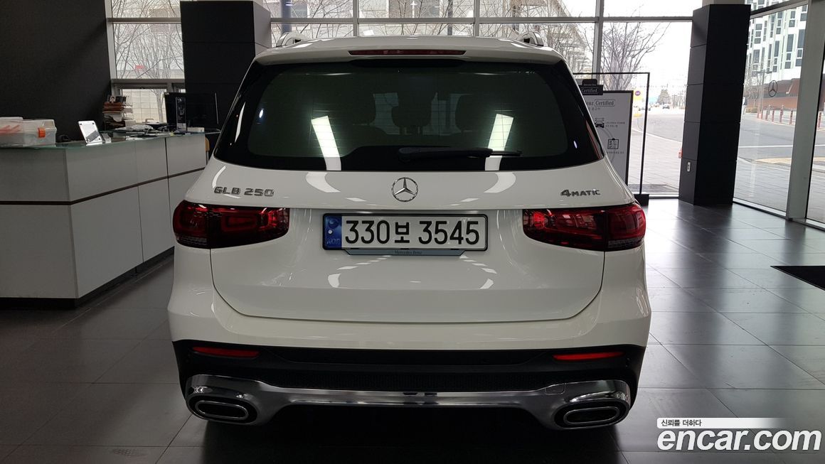 Mercedes-Benz GLB-Class 2023