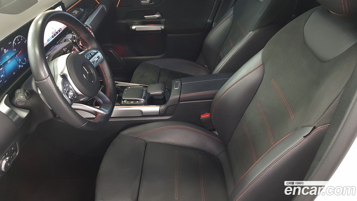 Mercedes-Benz GLB-Class 2023