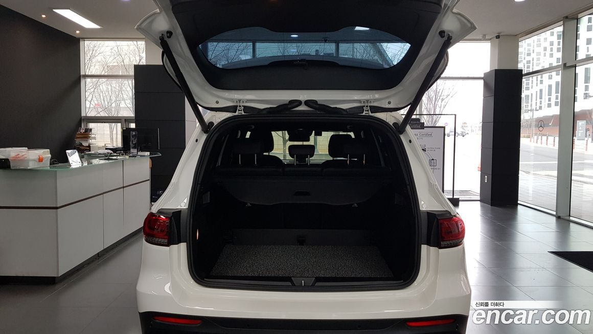 Mercedes-Benz GLB-Class 2023