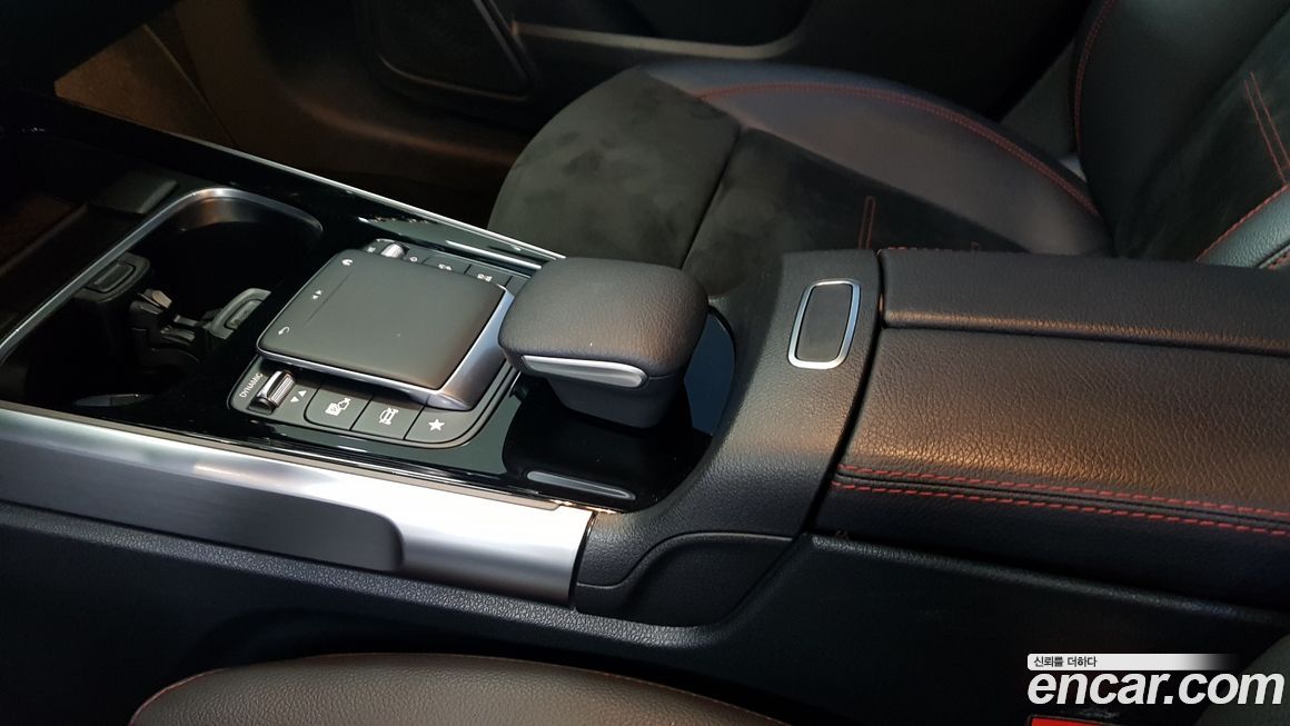 Mercedes-Benz GLB-Class 2023