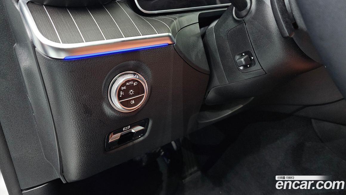 Mercedes-Benz C-Class 2023