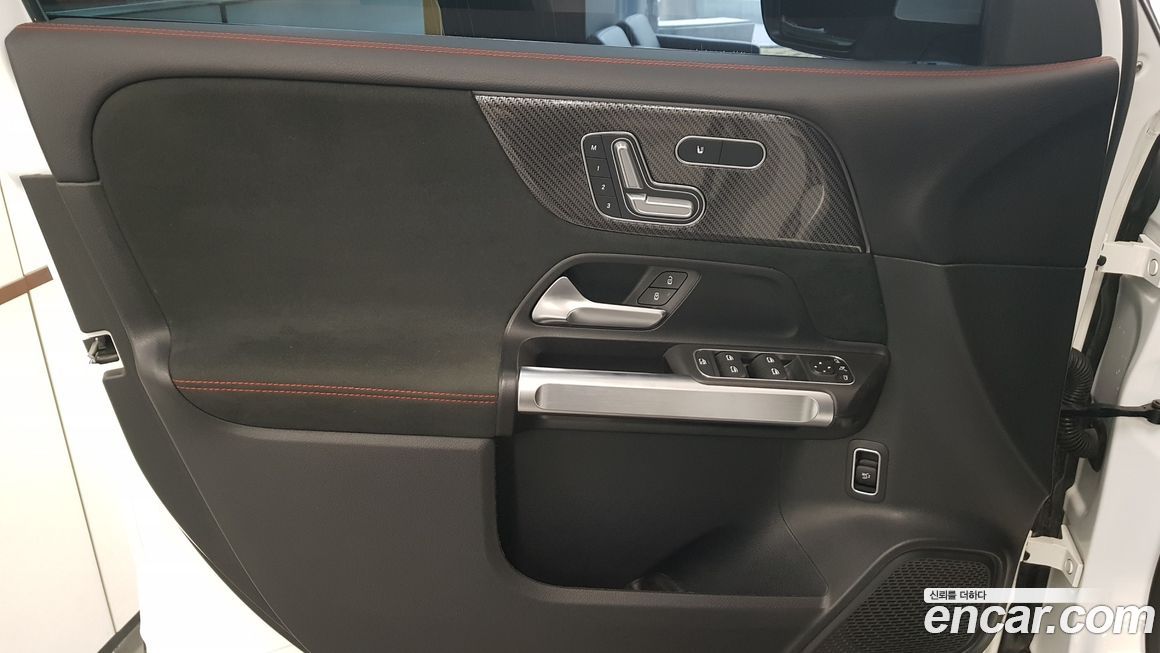 Mercedes-Benz GLB-Class 2023