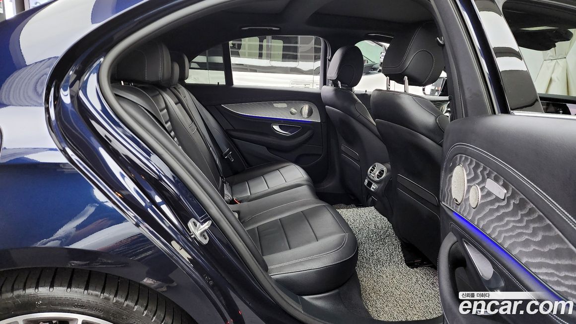 Mercedes-Benz E-Class 2022