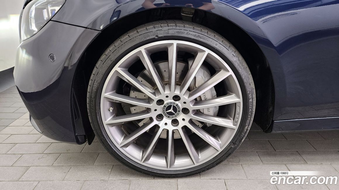Mercedes-Benz E-Class 2022