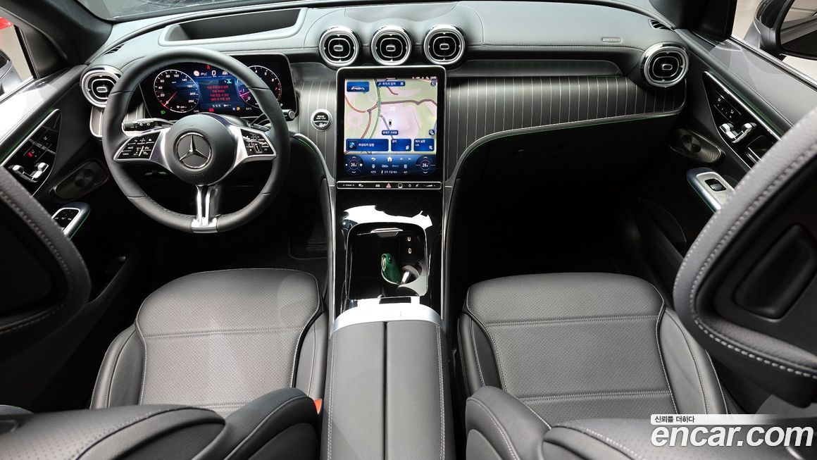 Mercedes-Benz GLC-Class 2025