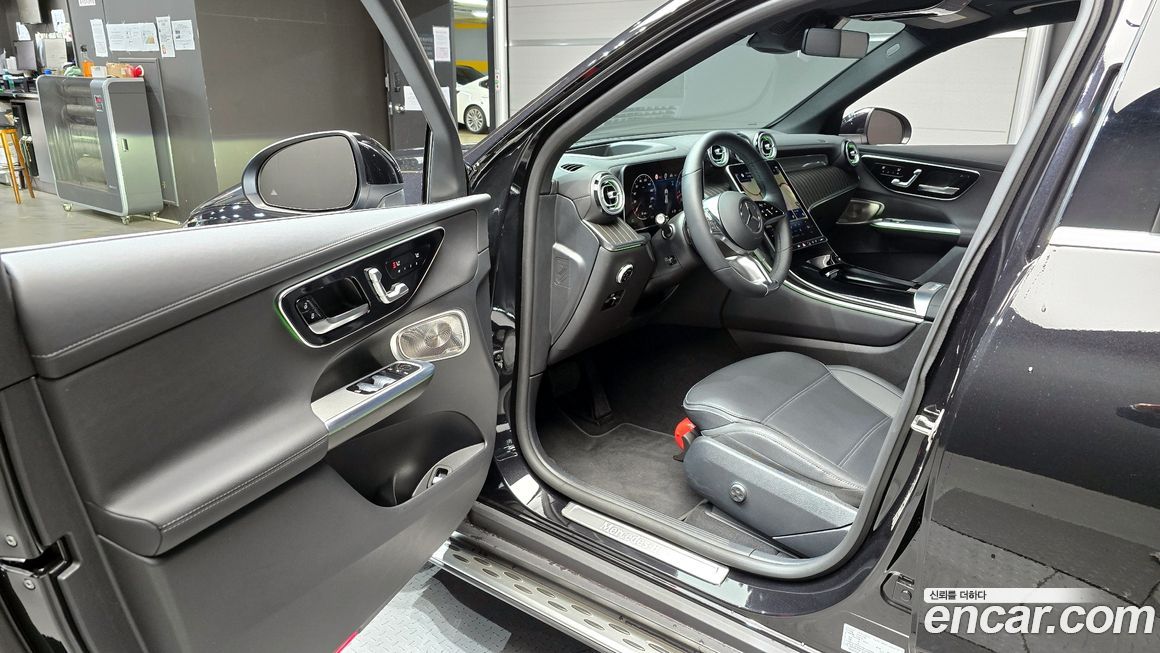 Mercedes-Benz GLC-Class 2025