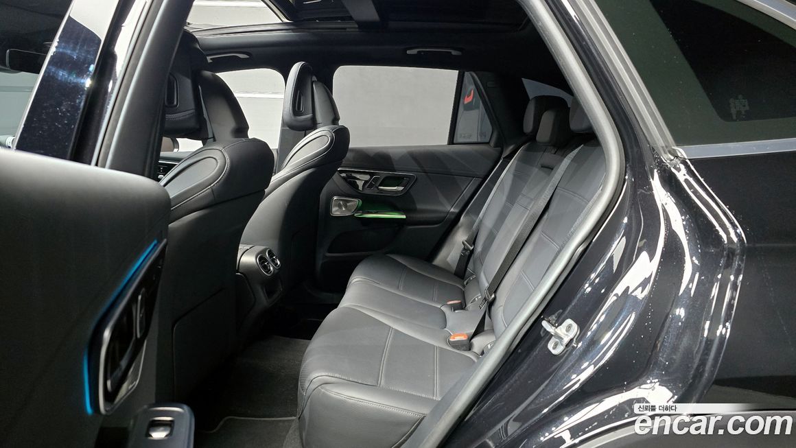 Mercedes-Benz GLC-Class 2025