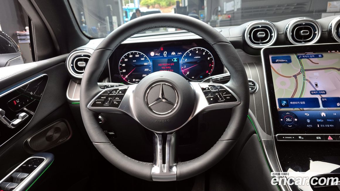 Mercedes-Benz GLC-Class 2025