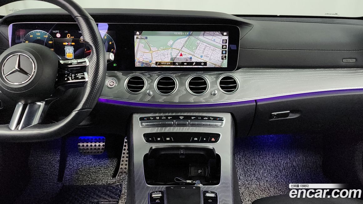 Mercedes-Benz E-Class 2022