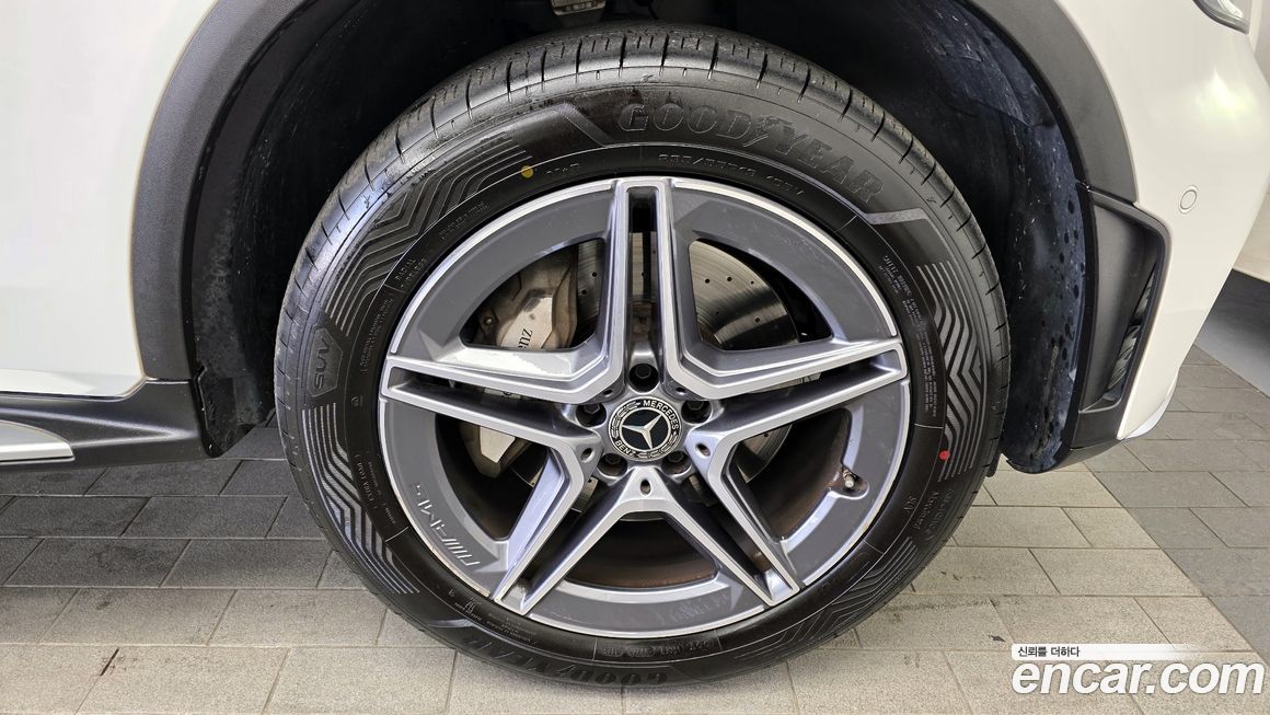 Mercedes-Benz GLC-Class 2023