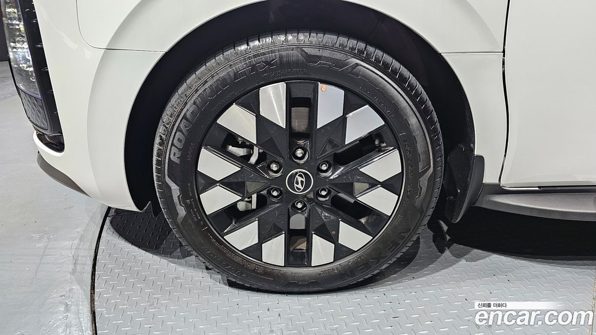 Hyundai Staria 2025
