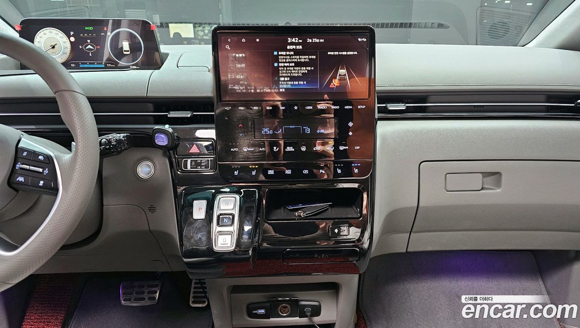 Hyundai Staria 2025