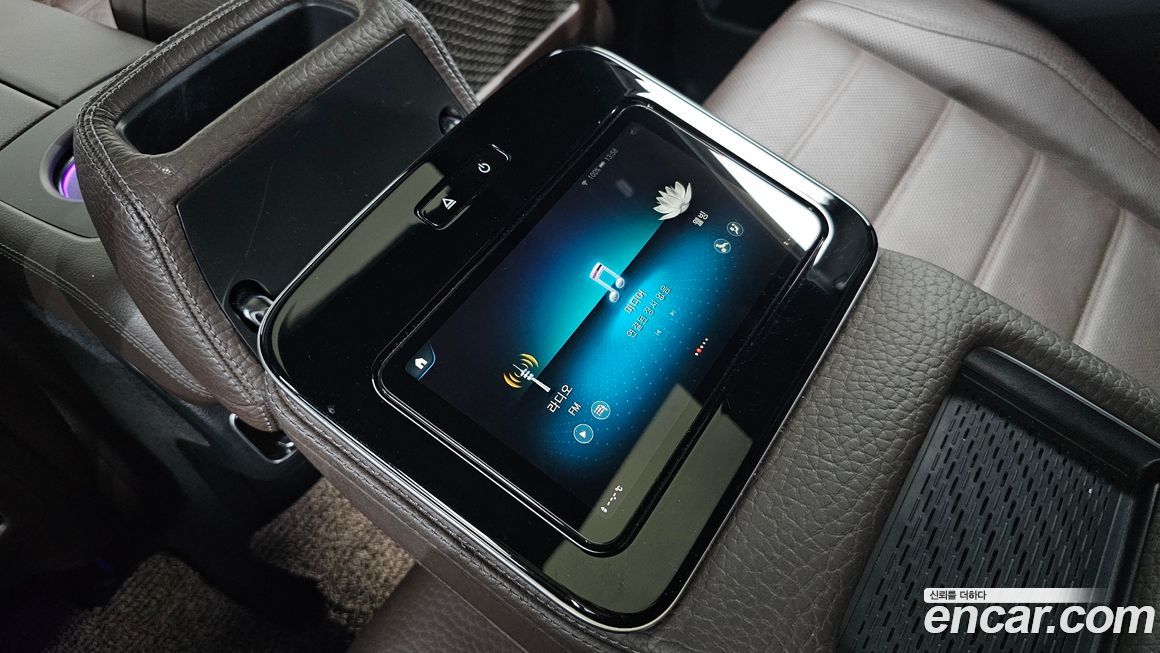 Mercedes-Benz GLS-Class 2023