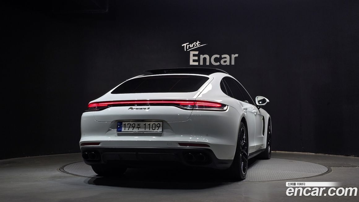 Porsche Panamera 2022