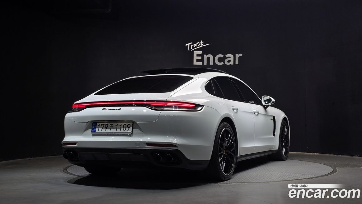Porsche Panamera 2022