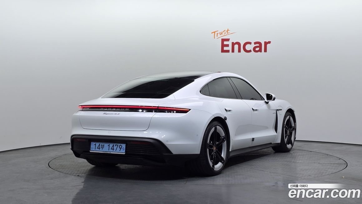 Porsche Taycan 2025