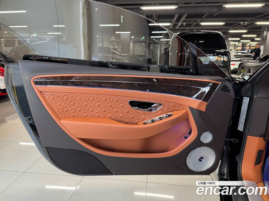 Bentley Continental 2021