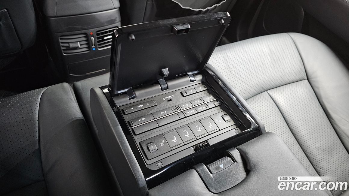 Kia OPIRUS 2010