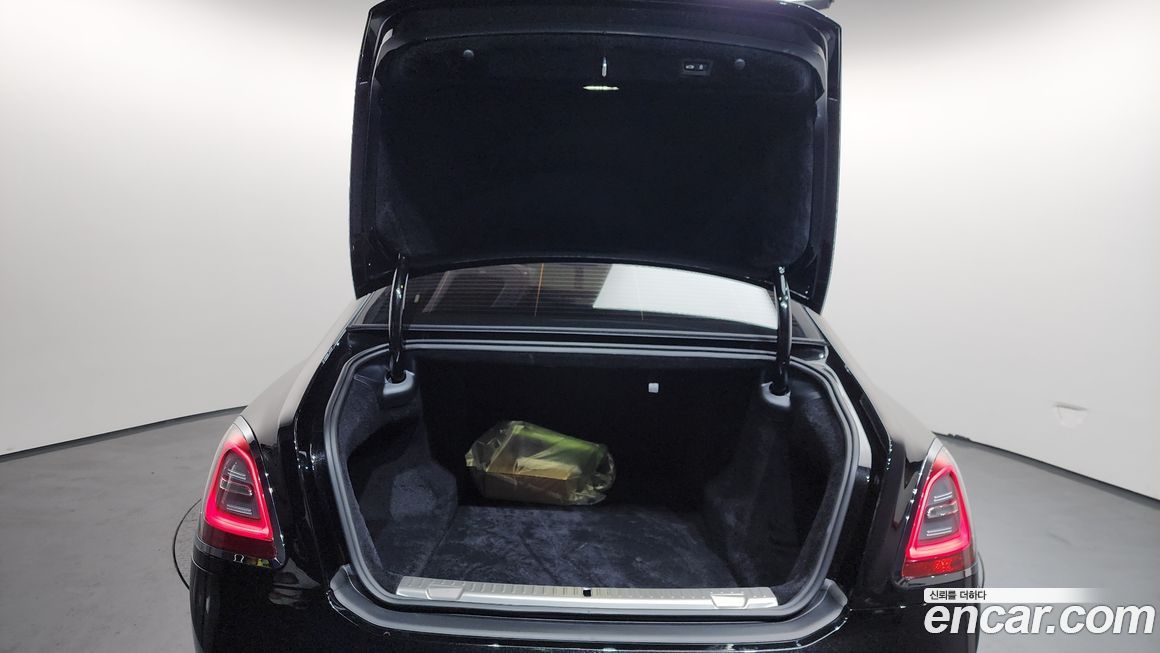 Rolls-Royce Ghost 2024