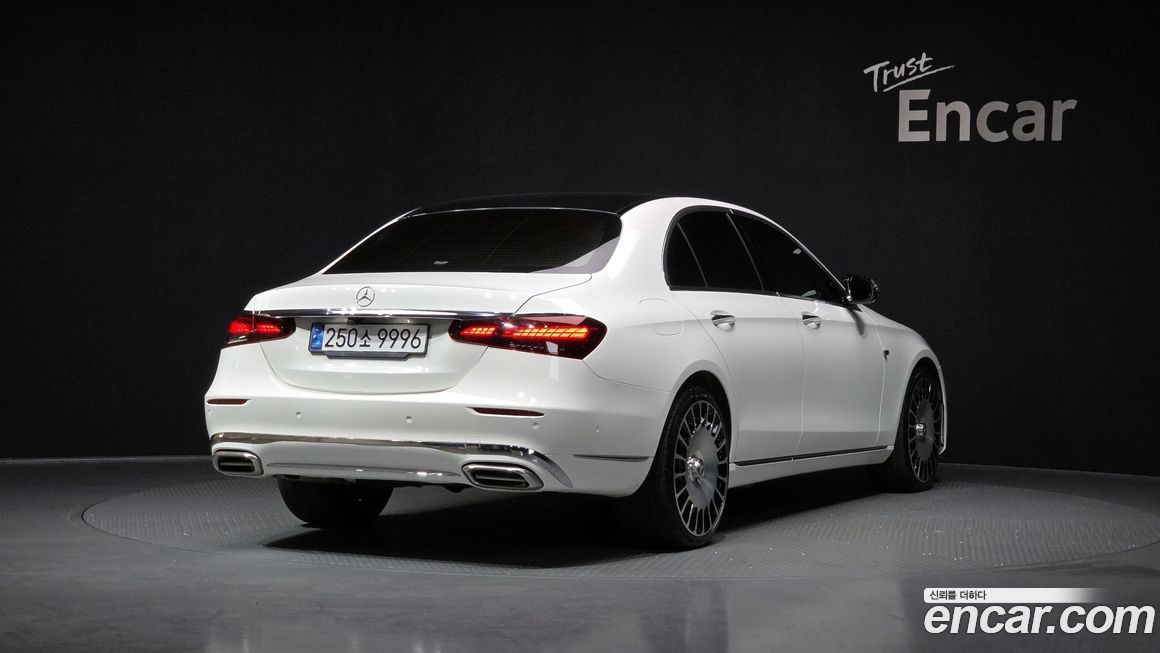 Mercedes-Benz E-Class 2022