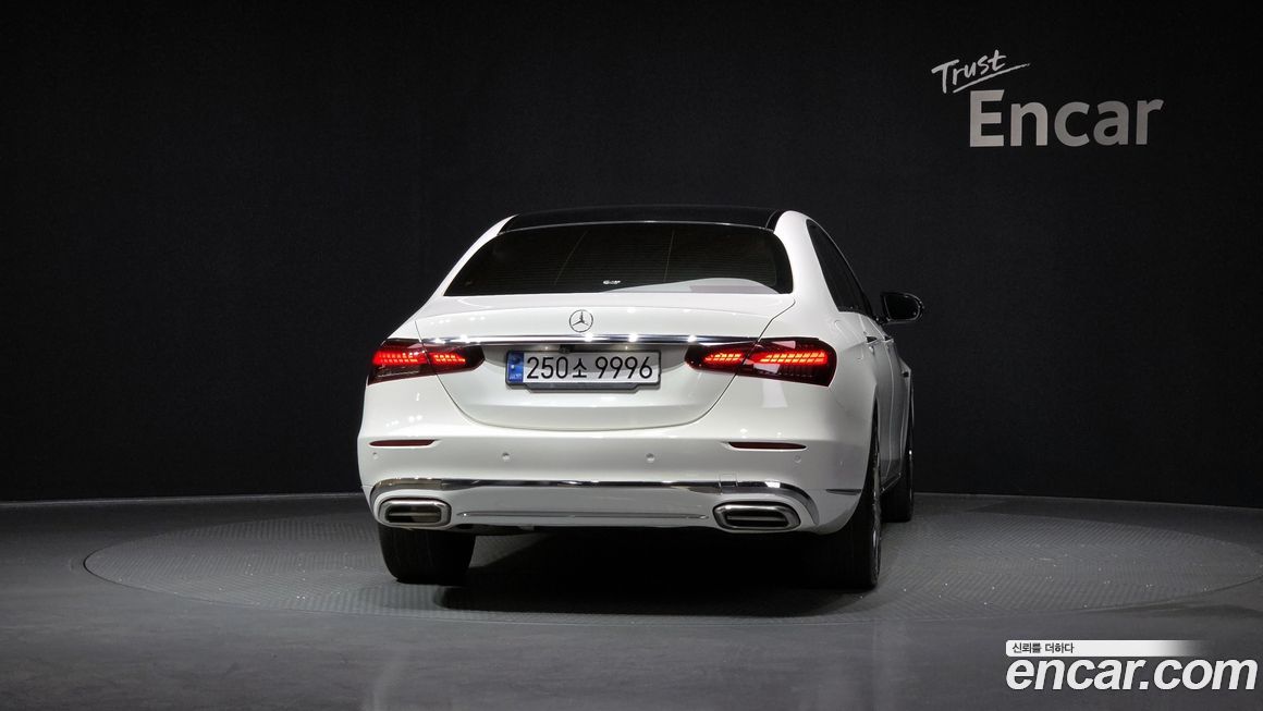 Mercedes-Benz E-Class 2022